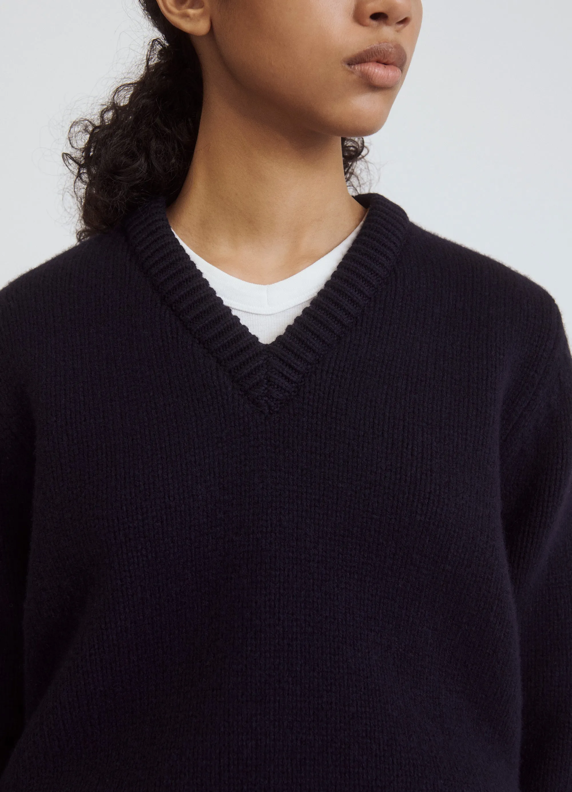 Glenn V-Neck in Dark Navy